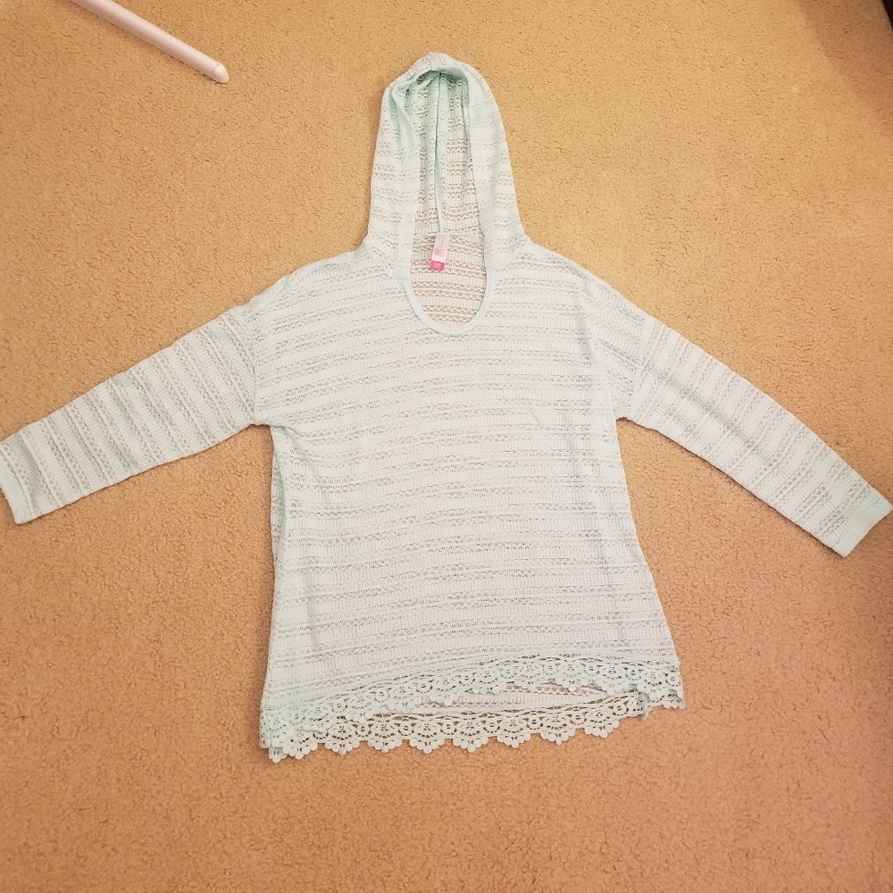 Mint Colored Lace 3/4 Sleeve Hooded Top